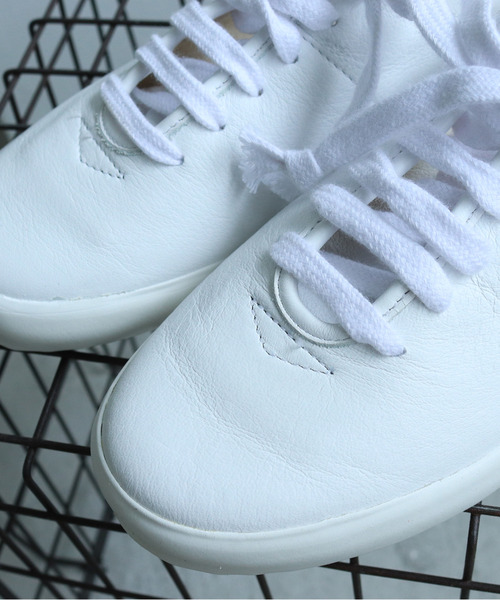 PAR ICI（パーリッシィ）の「maccheronian × BIO HOTEL スニーカー（スニーカー・レディース・ホワイト/ブラック・38/37）」の4枚目の写真