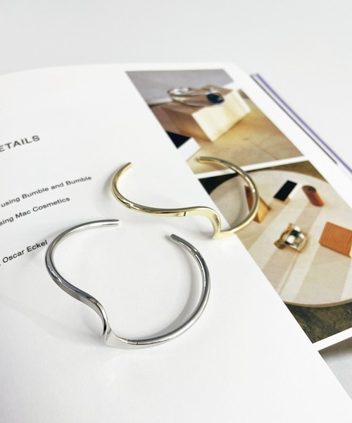 kutir(クティール)の「ツイストバングル(バングル/リストバンド・レディース・シルバー/ゴールド・FREE)」の4枚目の写真