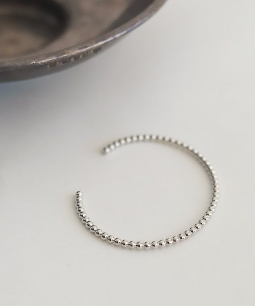 rapiecage（ラピエサージュ）の「スリムドットCバングル（バングル/リストバンド・レディース・シルバー/ゴールド・FREE）」の4枚目の写真
