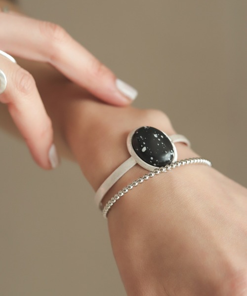 rapiecage（ラピエサージュ）の「スリムドットCバングル（バングル/リストバンド・レディース・シルバー/ゴールド・FREE）」の5枚目の写真