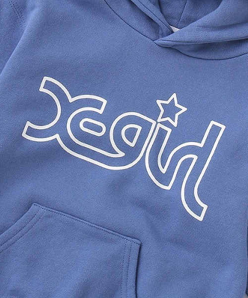 X-girl Stages(エックスガールステージス)の「【オンライン限定】ミルズロゴパーカ(パーカー・キッズ・トップグレー/ライトブルー/パープル・120cm/130cm/110cm/140cm/100cm/90cm)」の11枚目の写真