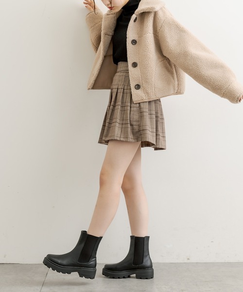 OLIVE des OLIVE(オリーブデオリーブ)の「クロップド丈リバーシブルムートンコート(トレンチコート・レディース・オフホワイト/ライトブラウン・FREE)」の10枚目の写真