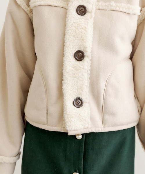 OLIVE des OLIVE(オリーブデオリーブ)の「クロップド丈リバーシブルムートンコート(トレンチコート・レディース・オフホワイト/ライトブラウン・FREE)」の6枚目の写真