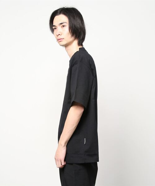 G-STAR(ジースター)の「UNISEX BOXY BASE T-SHIRT/ワンポイント/ロゴ/ユニセックス/オーバーサイズ(Tシャツ/カットソー・メンズ・ホワイト/ダークブラック・SMALL/MEDIUM/LARGE/X-LARGE/X-SMALL/XX-SMALL)」の17枚目の写真
