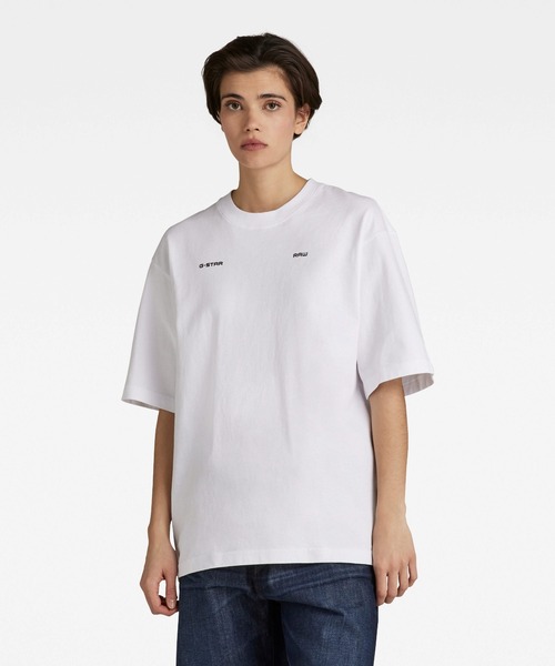 G-STAR(ジースター)の「UNISEX BOXY BASE T-SHIRT/ワンポイント/ロゴ/ユニセックス/オーバーサイズ(Tシャツ/カットソー・メンズ・ホワイト/ダークブラック・SMALL/MEDIUM/LARGE/X-LARGE/X-SMALL/XX-SMALL)」の4枚目の写真