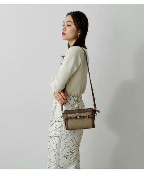 AZUL by moussy(アズールバイマウジー)の「MULTI FUNCTIONAL WALLET BAG/マルチファンクショナルウォレットバッグ(ポーチ・レディース・ライトブラウン/グリーン/ブラック・FREE)」の2枚目の写真