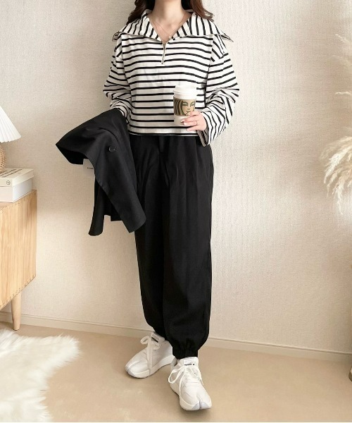 ECRIRE（エクリール）の「【TOMOコラボ】2タックジョガーパンツ【セットアップ対応】（その他パンツ・レディース・ブラック/ベージュ/グレー/モカ・M/L）」の5枚目の写真