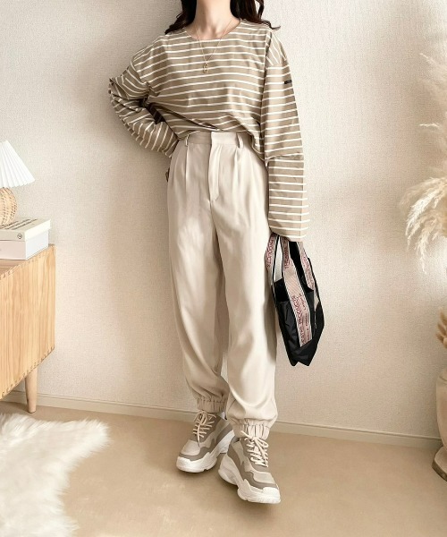 ECRIRE（エクリール）の「【TOMOコラボ】2タックジョガーパンツ【セットアップ対応】（その他パンツ・レディース・ブラック/ベージュ/グレー/モカ・M/L）」の8枚目の写真