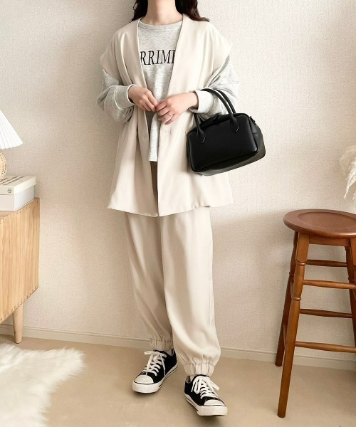 ECRIRE（エクリール）の「【TOMOコラボ】2タックジョガーパンツ【セットアップ対応】（その他パンツ・レディース・ブラック/ベージュ/グレー/モカ・M/L）」の13枚目の写真