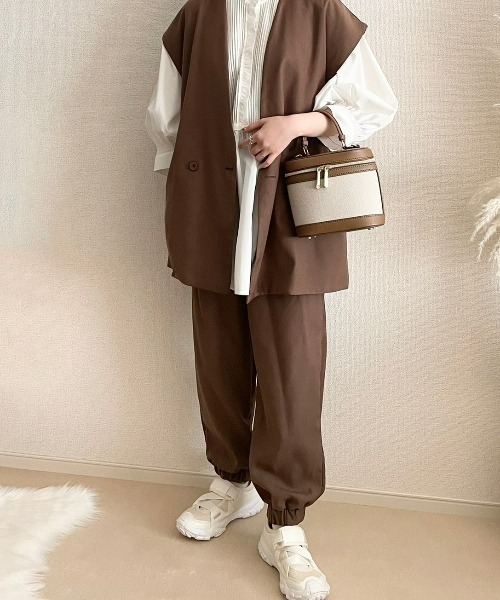 ECRIRE（エクリール）の「【TOMOコラボ】2タックジョガーパンツ【セットアップ対応】（その他パンツ・レディース・ブラック/ベージュ/グレー/モカ・M/L）」の11枚目の写真