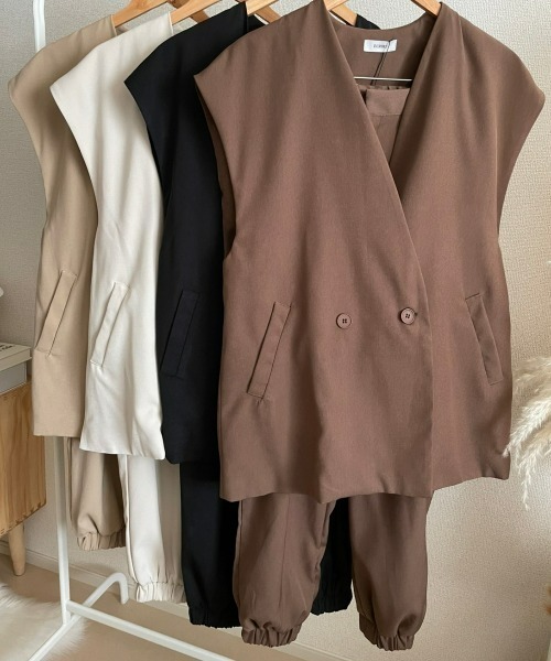 ECRIRE（エクリール）の「【TOMOコラボ】2タックジョガーパンツ【セットアップ対応】（その他パンツ・レディース・ブラック/ベージュ/グレー/モカ・M/L）」の17枚目の写真