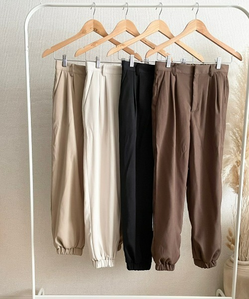 ECRIRE（エクリール）の「【TOMOコラボ】2タックジョガーパンツ【セットアップ対応】（その他パンツ・レディース・ブラック/ベージュ/グレー/モカ・M/L）」の18枚目の写真