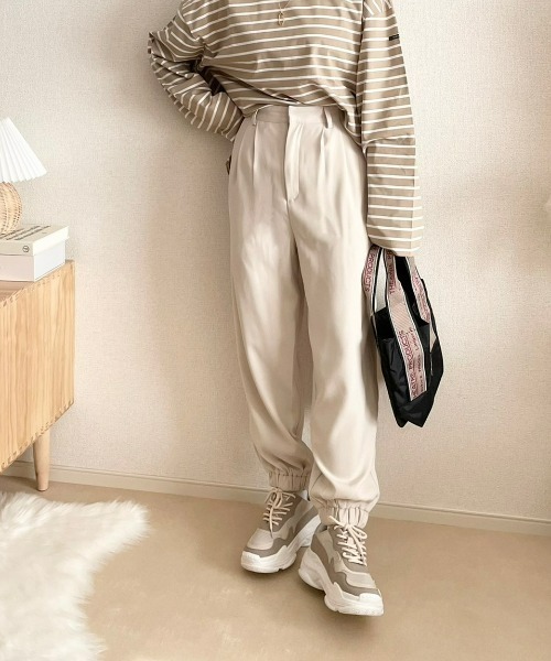 ECRIRE（エクリール）の「【TOMOコラボ】2タックジョガーパンツ【セットアップ対応】（その他パンツ・レディース・ブラック/ベージュ/グレー/モカ・M/L）」の20枚目の写真