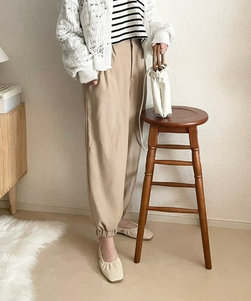 ECRIRE（エクリール）の「【TOMOコラボ】2タックジョガーパンツ【セットアップ対応】（その他パンツ・レディース・ブラック/ベージュ/グレー/モカ・M/L）」の19枚目の写真