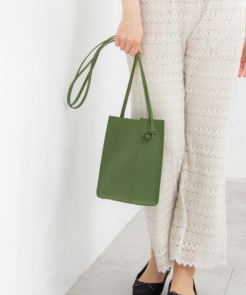 Honeys（ハニーズ）の「スクエアショルダーＢａｇ（ショルダーバッグ・レディース・ブラック/グレイッシュベージュ/アイボリー/モカ/グリーン/ダークブラウン/イエロー/ホワイト・FREE）」の7枚目の写真