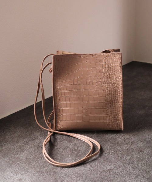 Honeys（ハニーズ）の「スクエアショルダーＢａｇ（ショルダーバッグ・レディース・ブラック/グレイッシュベージュ/アイボリー/モカ/グリーン/ダークブラウン/イエロー/ホワイト・FREE）」の6枚目の写真