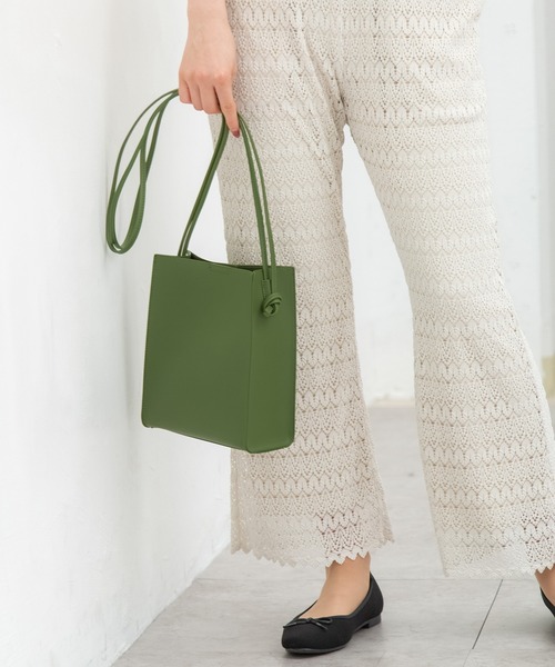 Honeys（ハニーズ）の「スクエアショルダーＢａｇ（ショルダーバッグ・レディース・ブラック/グレイッシュベージュ/アイボリー/モカ/グリーン/ダークブラウン/イエロー/ホワイト・FREE）」の10枚目の写真