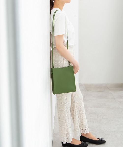 Honeys（ハニーズ）の「スクエアショルダーＢａｇ（ショルダーバッグ・レディース・ブラック/グレイッシュベージュ/アイボリー/モカ/グリーン/ダークブラウン/イエロー/ホワイト・FREE）」の17枚目の写真