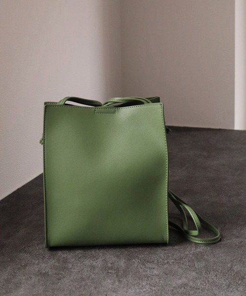 Honeys（ハニーズ）の「スクエアショルダーＢａｇ（ショルダーバッグ・レディース・ブラック/グレイッシュベージュ/アイボリー/モカ/グリーン/ダークブラウン/イエロー/ホワイト・FREE）」の14枚目の写真