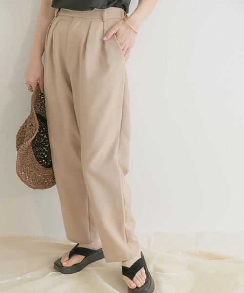 ITEMS URBANRESEARCH(アイテムズ アーバンリサーチ)の「ダブルタックパンツ(その他パンツ・レディース・ベージュ/ネイビー/レッド系その他・FREE)」の2枚目の写真