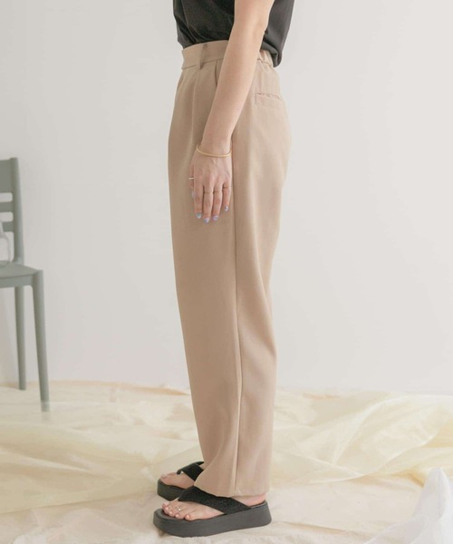 ITEMS URBANRESEARCH(アイテムズ アーバンリサーチ)の「ダブルタックパンツ(その他パンツ・レディース・ベージュ/ネイビー/レッド系その他・FREE)」の8枚目の写真