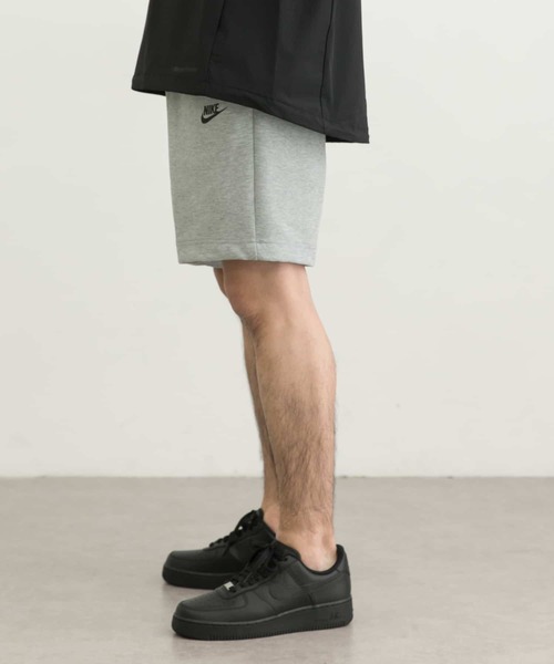 NIKE(ナイキ)の「NIKE テックフリース ショート(その他パンツ・メンズ・グレー/ブラック・MEDIUM/LARGE)」の10枚目の写真