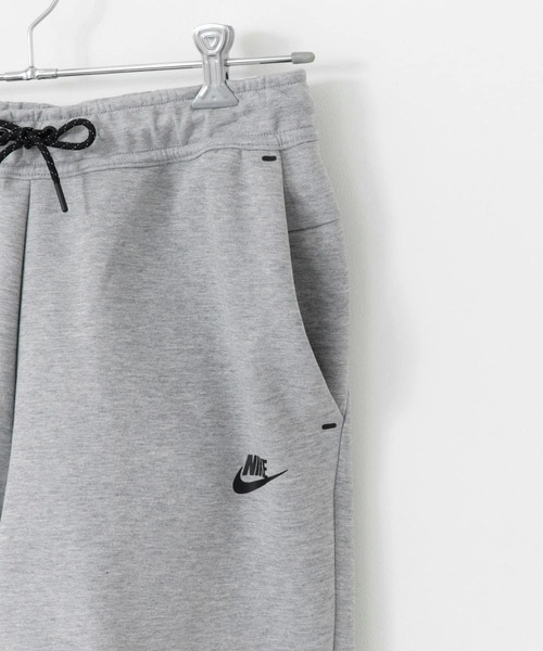 NIKE(ナイキ)の「NIKE テックフリース ショート(その他パンツ・メンズ・グレー/ブラック・MEDIUM/LARGE)」の6枚目の写真