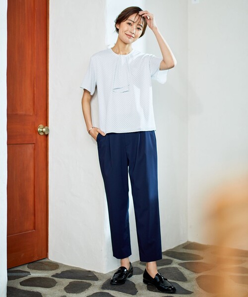 J.PRESS(ジェイプレス)の「【2WAY】幾何プリント ボウタイ カットソー(Tシャツ/カットソー・レディース・ネイビー系5/ホワイト系5・T13/T15)」の3枚目の写真