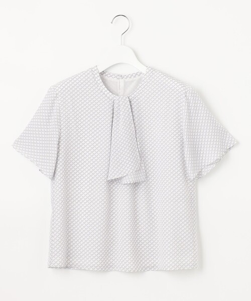 J.PRESS(ジェイプレス)の「【2WAY】幾何プリント ボウタイ カットソー(Tシャツ/カットソー・レディース・ネイビー系5/ホワイト系5・T13/T15)」の6枚目の写真