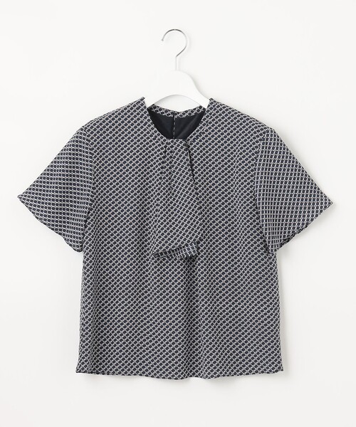 J.PRESS(ジェイプレス)の「【2WAY】幾何プリント ボウタイ カットソー(Tシャツ/カットソー・レディース・ネイビー系5/ホワイト系5・T13/T15)」の7枚目の写真
