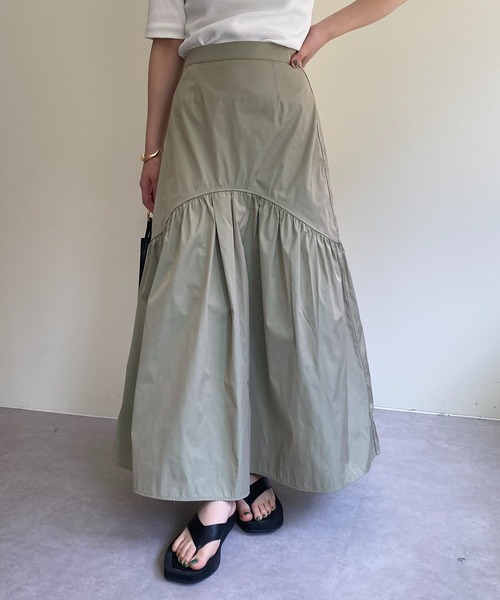 CAPRICIEUX LE'MAGE（カプリシューレマージュ）の「ラウンドティアードリバスカート（スカート・レディース・ベージュ/グリーン・FREE）」の2枚目の写真