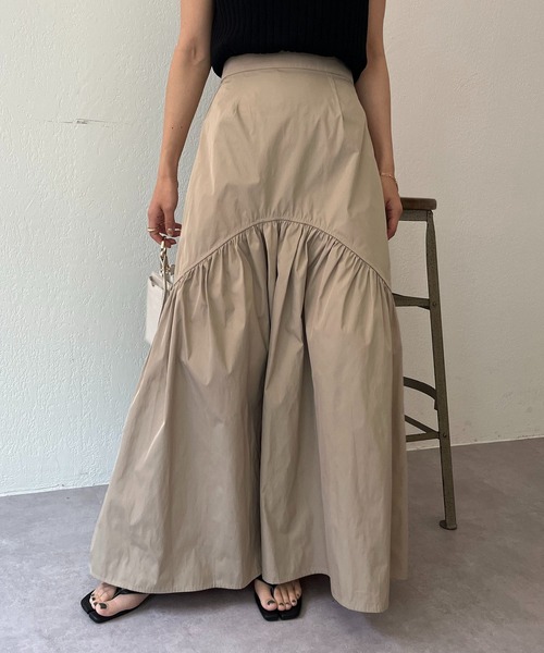 CAPRICIEUX LE'MAGE（カプリシューレマージュ）の「ラウンドティアードリバスカート（スカート・レディース・ベージュ/グリーン・FREE）」の3枚目の写真