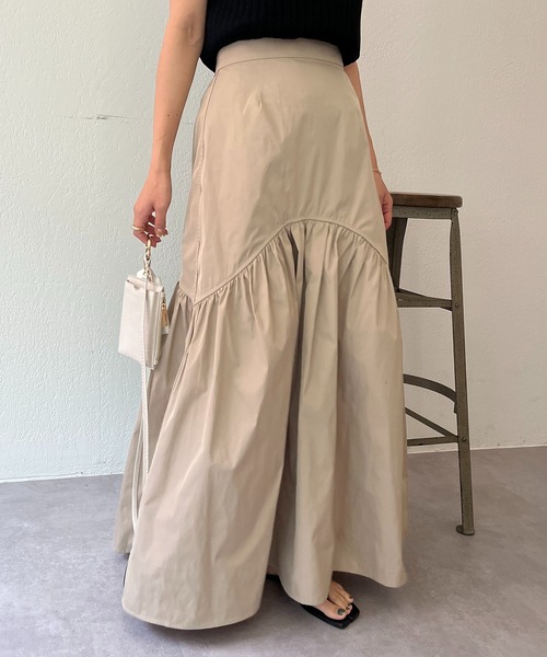 CAPRICIEUX LE'MAGE（カプリシューレマージュ）の「ラウンドティアードリバスカート（スカート・レディース・ベージュ/グリーン・FREE）」の4枚目の写真