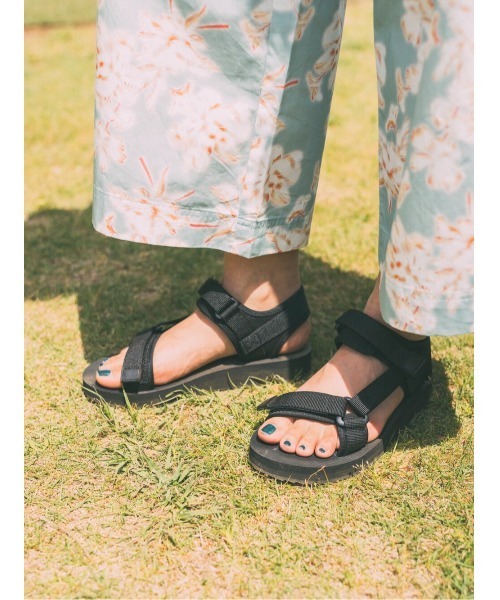 AIGLE（エーグル）の「エヴォロン サンダル（サンダル・レディース・ブラック/ベージュ・38/39/41/36/37/42）」の2枚目の写真