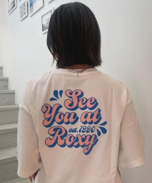 ROXY（ロキシー）の「SEE YOU AT ROXY/ロキシー半袖バックプリントTシャツ（Tシャツ/カットソー・レディース・イエロー/ナチュラル/パープル/ホワイト・SMALL/MEDIUM/LARGE）」の2枚目の写真