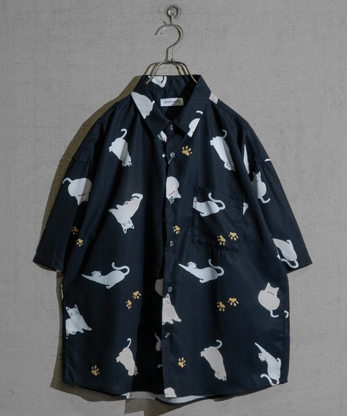 JOHN'S CLOSET(ジョンズクローゼット)の「【a】とろみシルクタッチ アソートアニマル柄 ルーズサイズ 半袖シャツ(シャツ/ブラウス・メンズ・ホワイト/ブラック×グリーン/チャコールグレー/ブラック×ブルー/ブラック×ピンク/ブラック系その他2/ブラック系その他4/ブラック系その他/ブルー/ブラック系その他3/ブラック系2/ブルー系1/ネイビー系1/グレー系1/ブラック系1/ホワイト系4/ホワイト系2/ホワイト系1/ブラック系4・MEDIUM/LARGE)」の14枚目の写真