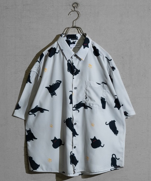 JOHN'S CLOSET(ジョンズクローゼット)の「【a】とろみシルクタッチ アソートアニマル柄 ルーズサイズ 半袖シャツ(シャツ/ブラウス・メンズ・ホワイト/ブラック×グリーン/チャコールグレー/ブラック×ブルー/ブラック×ピンク/ブラック系その他2/ブラック系その他4/ブラック系その他/ブルー/ブラック系その他3/ブラック系2/ブルー系1/ネイビー系1/グレー系1/ブラック系1/ホワイト系4/ホワイト系2/ホワイト系1/ブラック系4・MEDIUM/LARGE)」の16枚目の写真