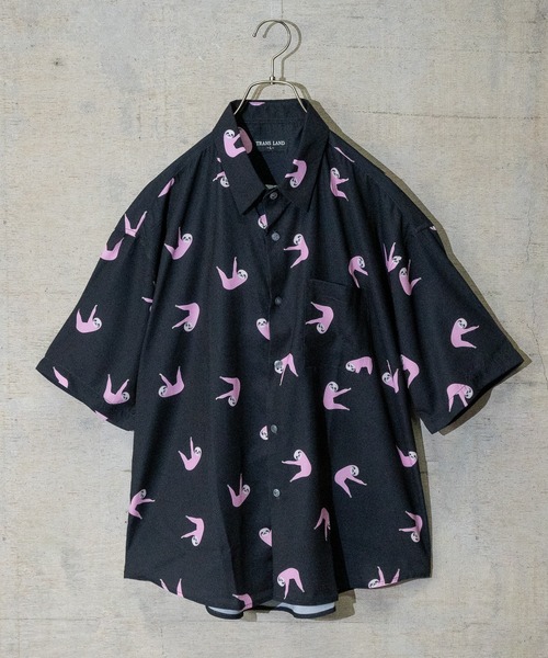 JOHN'S CLOSET(ジョンズクローゼット)の「【a】とろみシルクタッチ アソートアニマル柄 ルーズサイズ 半袖シャツ(シャツ/ブラウス・メンズ・ホワイト/ブラック×グリーン/チャコールグレー/ブラック×ブルー/ブラック×ピンク/ブラック系その他2/ブラック系その他4/ブラック系その他/ブルー/ブラック系その他3/ブラック系2/ブルー系1/ネイビー系1/グレー系1/ブラック系1/ホワイト系4/ホワイト系2/ホワイト系1/ブラック系4・MEDIUM/LARGE)」の10枚目の写真