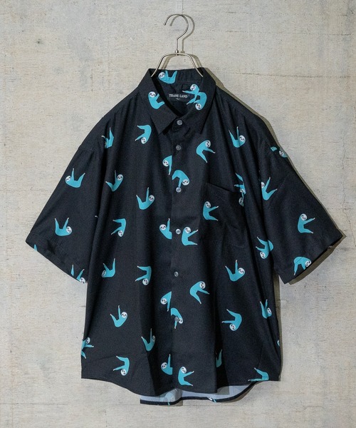 JOHN'S CLOSET(ジョンズクローゼット)の「【a】とろみシルクタッチ アソートアニマル柄 ルーズサイズ 半袖シャツ(シャツ/ブラウス・メンズ・ホワイト/ブラック×グリーン/チャコールグレー/ブラック×ブルー/ブラック×ピンク/ブラック系その他2/ブラック系その他4/ブラック系その他/ブルー/ブラック系その他3/ブラック系2/ブルー系1/ネイビー系1/グレー系1/ブラック系1/ホワイト系4/ホワイト系2/ホワイト系1/ブラック系4・MEDIUM/LARGE)」の11枚目の写真