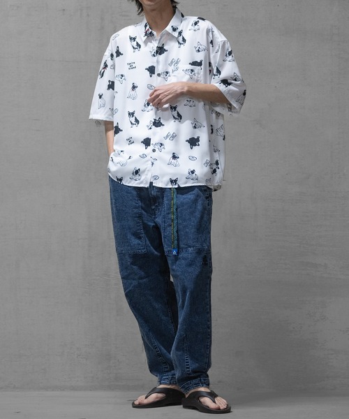 JOHN'S CLOSET(ジョンズクローゼット)の「【a】とろみシルクタッチ アソートアニマル柄 ルーズサイズ 半袖シャツ(シャツ/ブラウス・メンズ・ホワイト/ブラック×グリーン/チャコールグレー/ブラック×ブルー/ブラック×ピンク/ブラック系その他2/ブラック系その他4/ブラック系その他/ブルー/ブラック系その他3/ブラック系2/ブルー系1/ネイビー系1/グレー系1/ブラック系1/ホワイト系4/ホワイト系2/ホワイト系1/ブラック系4・MEDIUM/LARGE)」の21枚目の写真