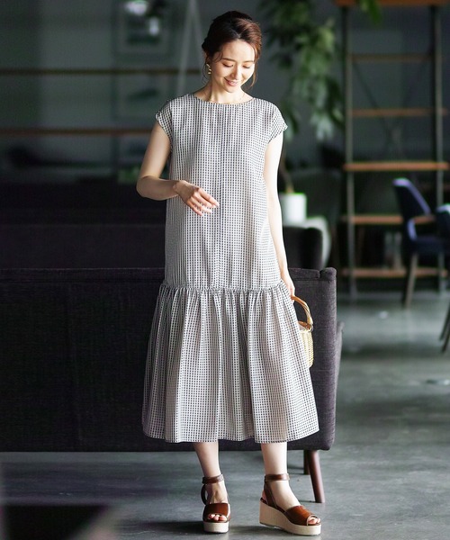 ENNEA（エンネア）の「【手洗いできる♪】シアーギンガムチェック・裾フレアーワンピース（ワンピース・レディース・ベージュ/オレンジ・38）」の2枚目の写真