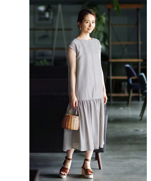 ENNEA（エンネア）の「【手洗いできる♪】シアーギンガムチェック・裾フレアーワンピース（ワンピース・レディース・ベージュ/オレンジ・38）」の5枚目の写真