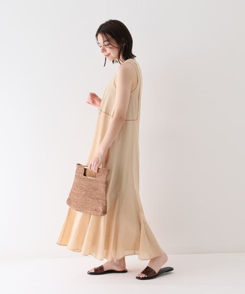 SLOBE IENA（スローブイエナ）の「【INDESTYL/インデスタイ】ノースリーブワンピース（ワンピース・レディース・ベージュ/ネイビー/イエロー・FREE）」の15枚目の写真