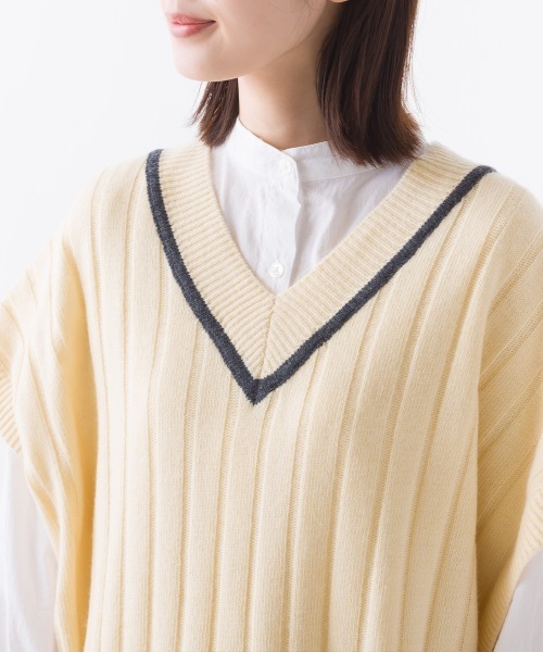 OMNES(オムネス)の「ウールナイロンVネックベスト(ベスト・レディース・アイボリー/モカ・FREE)」の13枚目の写真