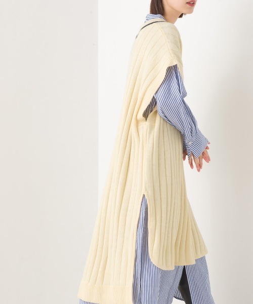 OMNES(オムネス)の「ウールナイロンVネックベスト(ベスト・レディース・アイボリー/モカ・FREE)」の4枚目の写真