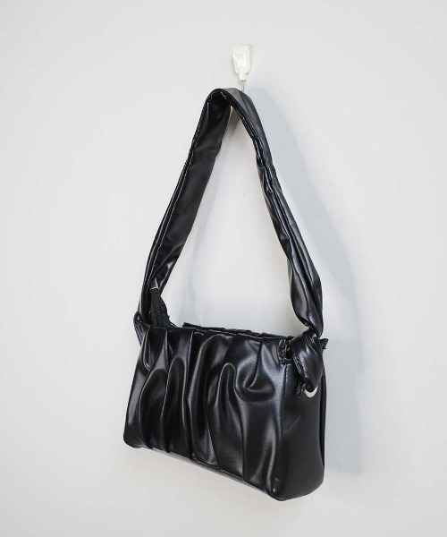 shopnikoniko(ショップニコニコ)の「韓国風 ワンハンドル ギャザーバッグ(ハンドバッグ・レディース・ブラック/ホワイト・フリー)」の4枚目の写真