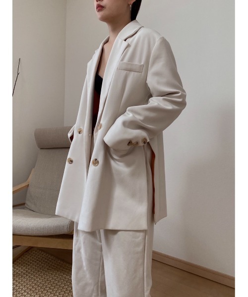 AMAIL(アマイル)の「Over slit hay Jacket(テーラードジャケット・レディース・アイボリー/グリーン・FREE)」の3枚目の写真