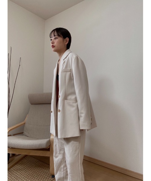 AMAIL(アマイル)の「Over slit hay Jacket(テーラードジャケット・レディース・アイボリー/グリーン・FREE)」の4枚目の写真