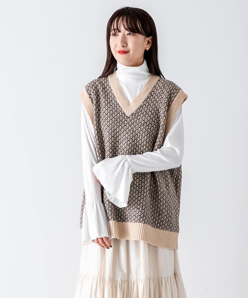 SENSE OF PLACE by URBAN RESEARCH（センスオブプレイスバイアーバンリサーチ）の「リンクスガラVネックベスト（ニット/セーター・メンズ・ベージュ/ネイビー・MEDIUM/LARGE）」の2枚目の写真