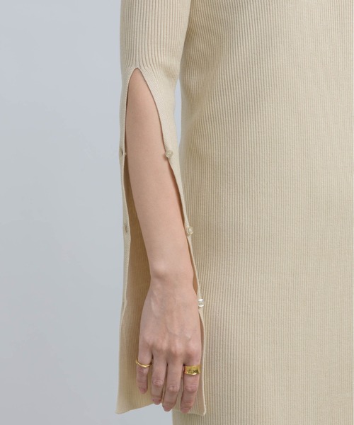 NEUNA(ヌナ)の「2WAYアームカットタートルリブニット/ロングワンピース(ワンピース・レディース・ブラウン/アイボリー/ブラック・SMALL/FREE)」の22枚目の写真